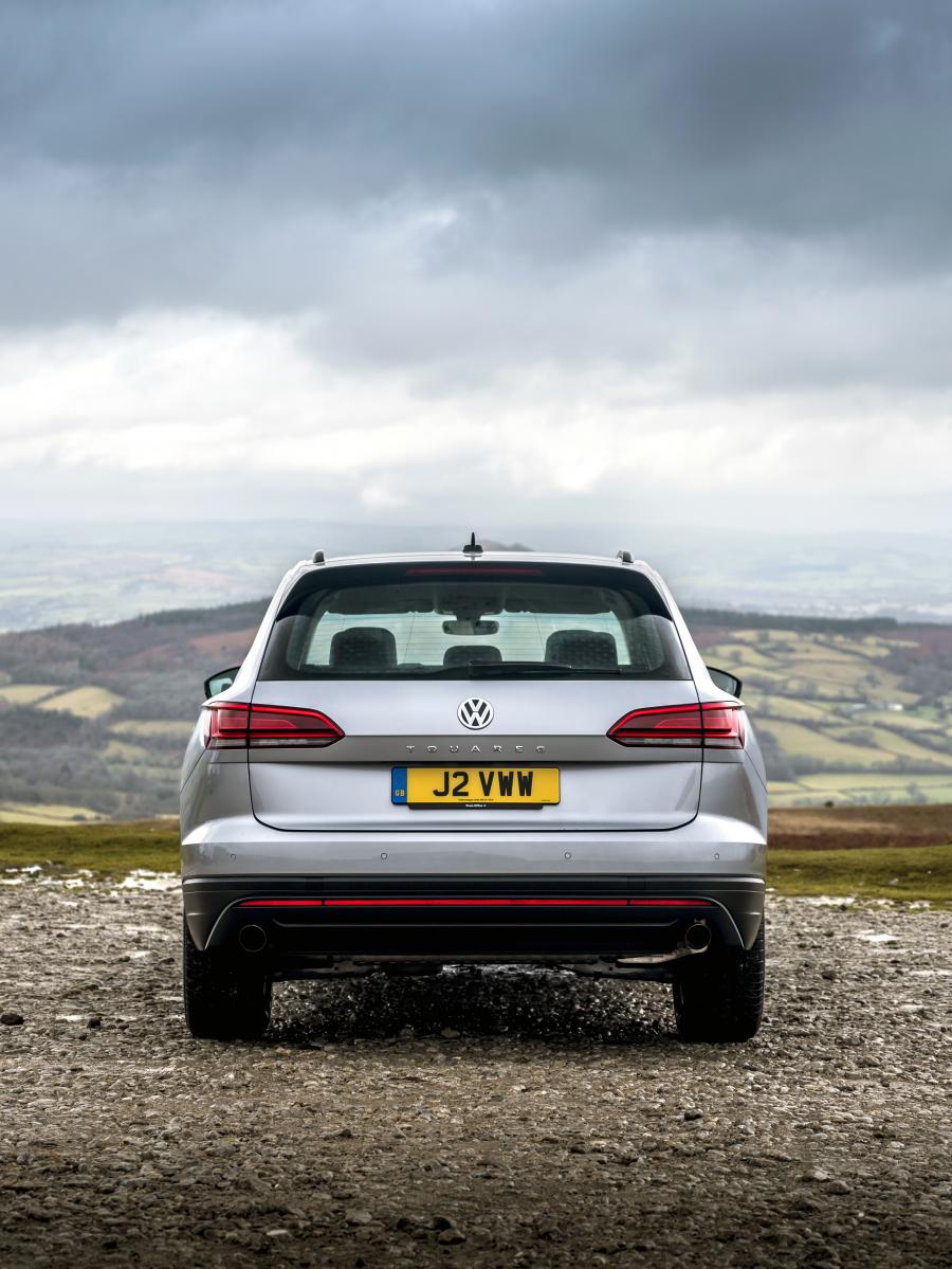  Volkswagen Touareg SE 2019 года  (UK) (фото 6 из 16)